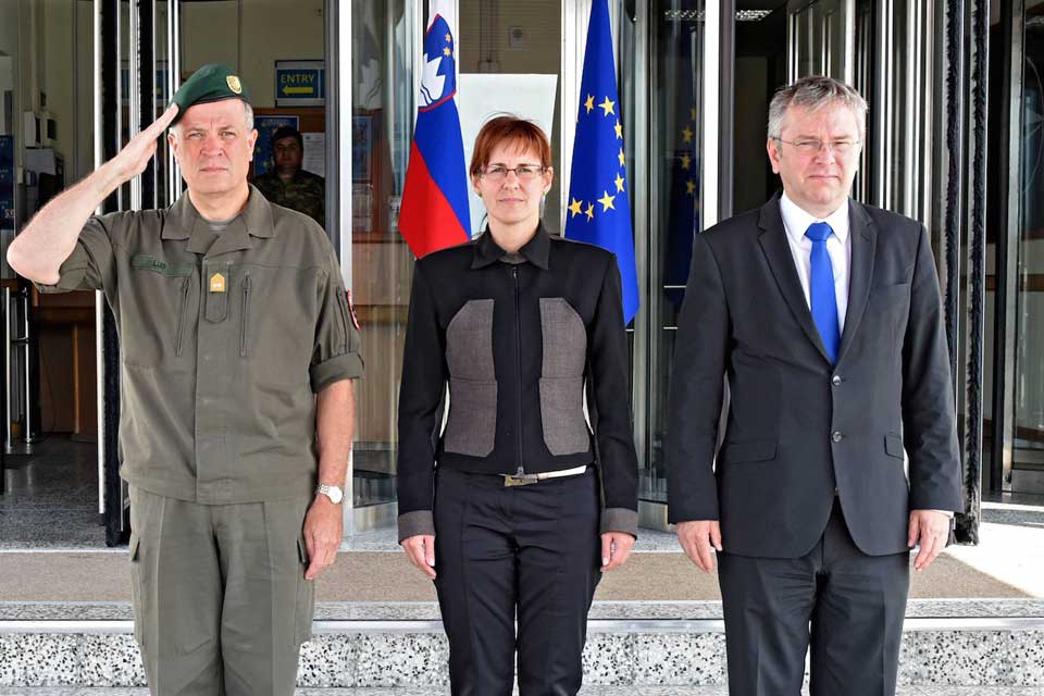 Slovenian Minister of Defence Visits EUFOR