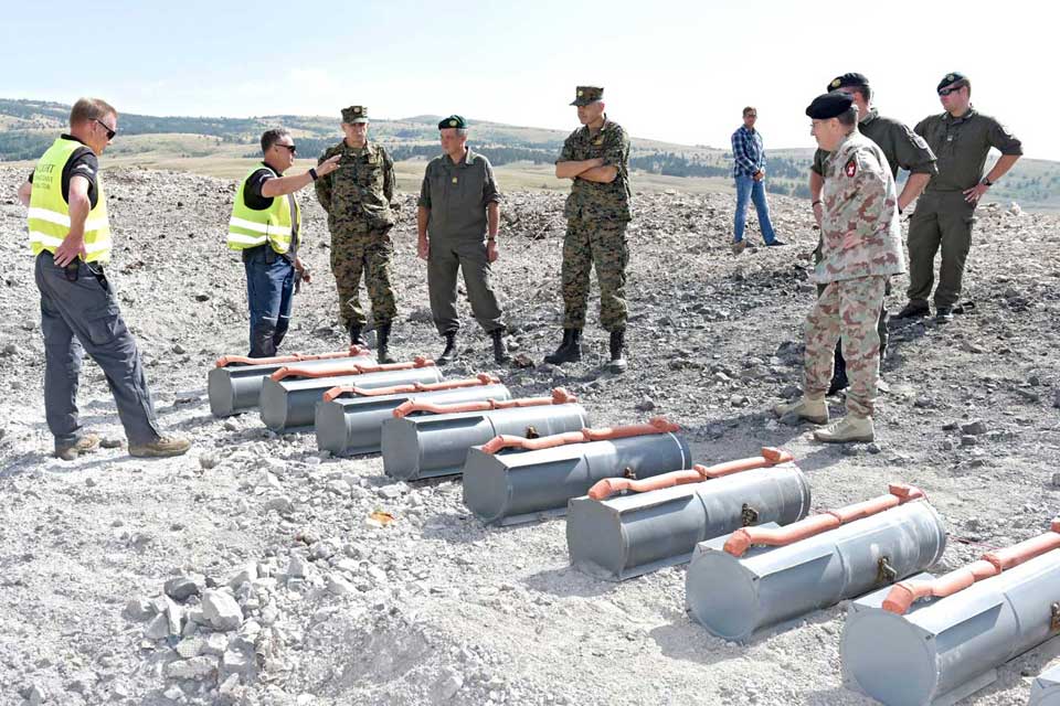 COM EUFOR witnesses destruction of weapons in Glamoc