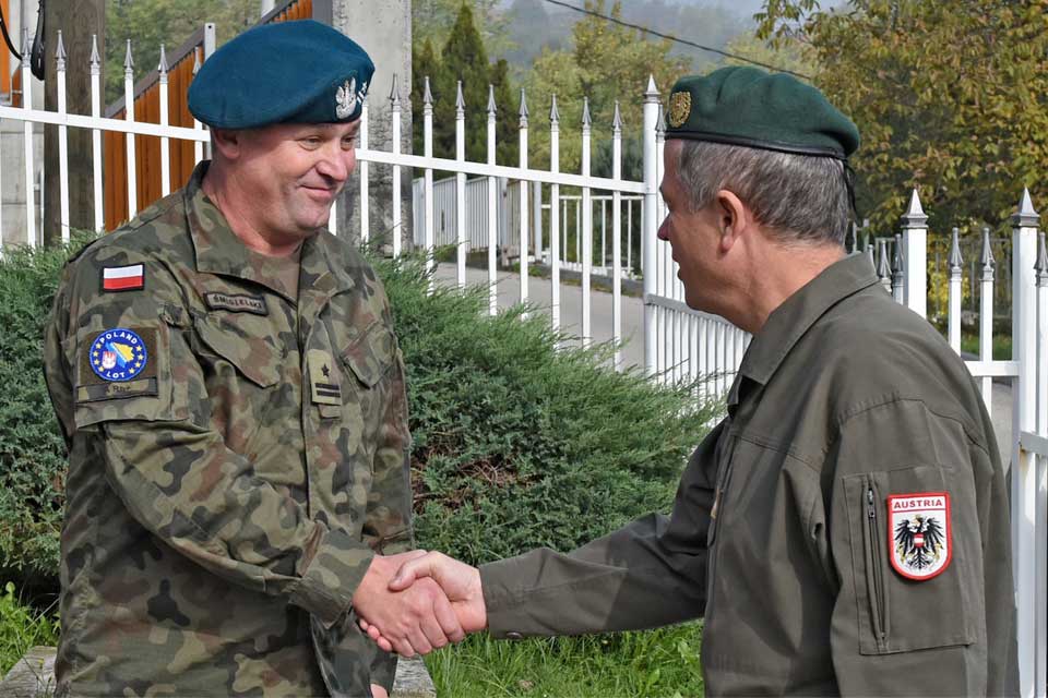 COM EUFOR visits Polish LOT Doboj