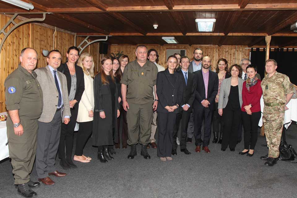 Commander EUFOR, Major General Friedrich Schrӧtte(centre) with the attendees of the EUSC meeting in Camp Butmir