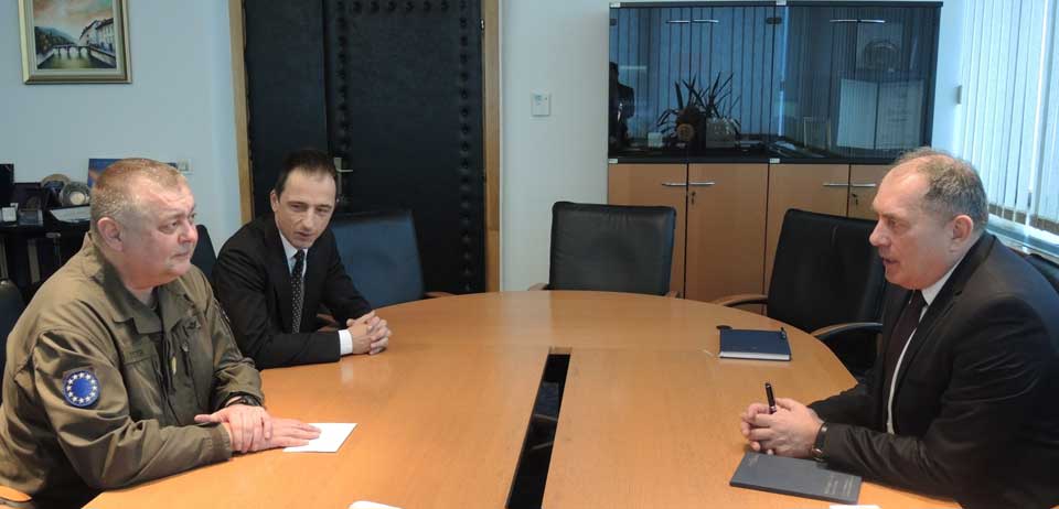 COM EUFOR and the Minister for Security discuss ongoing cooperation