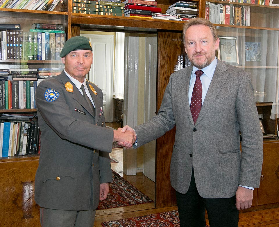Maj Gen Waldner is greeted by Izetbegović