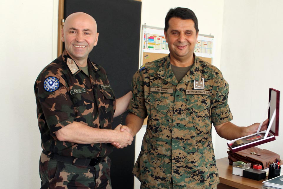 EUFOR's Chief of Staff with the Commander of the AFBiH Logistics Command.