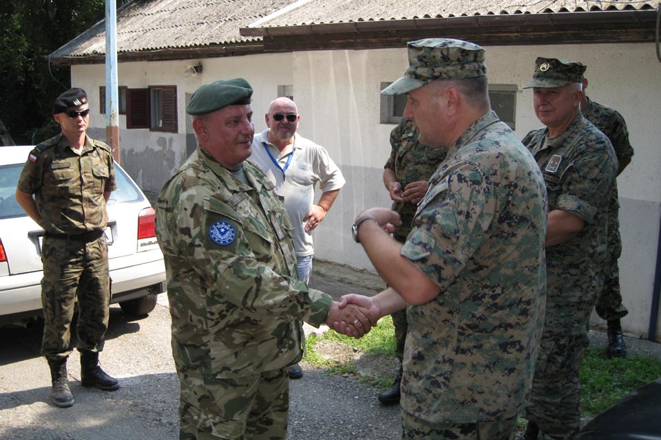 Brigadier General Horvath meets the Senior Officer at ammunition storage site Gabela