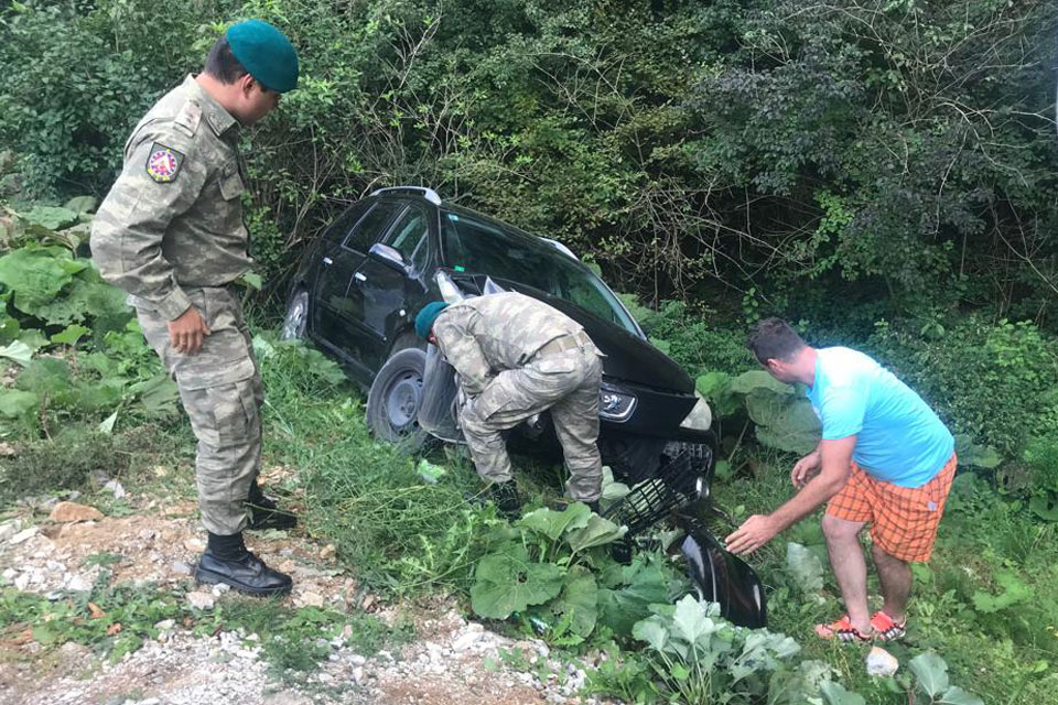EUFOR troops help at crash