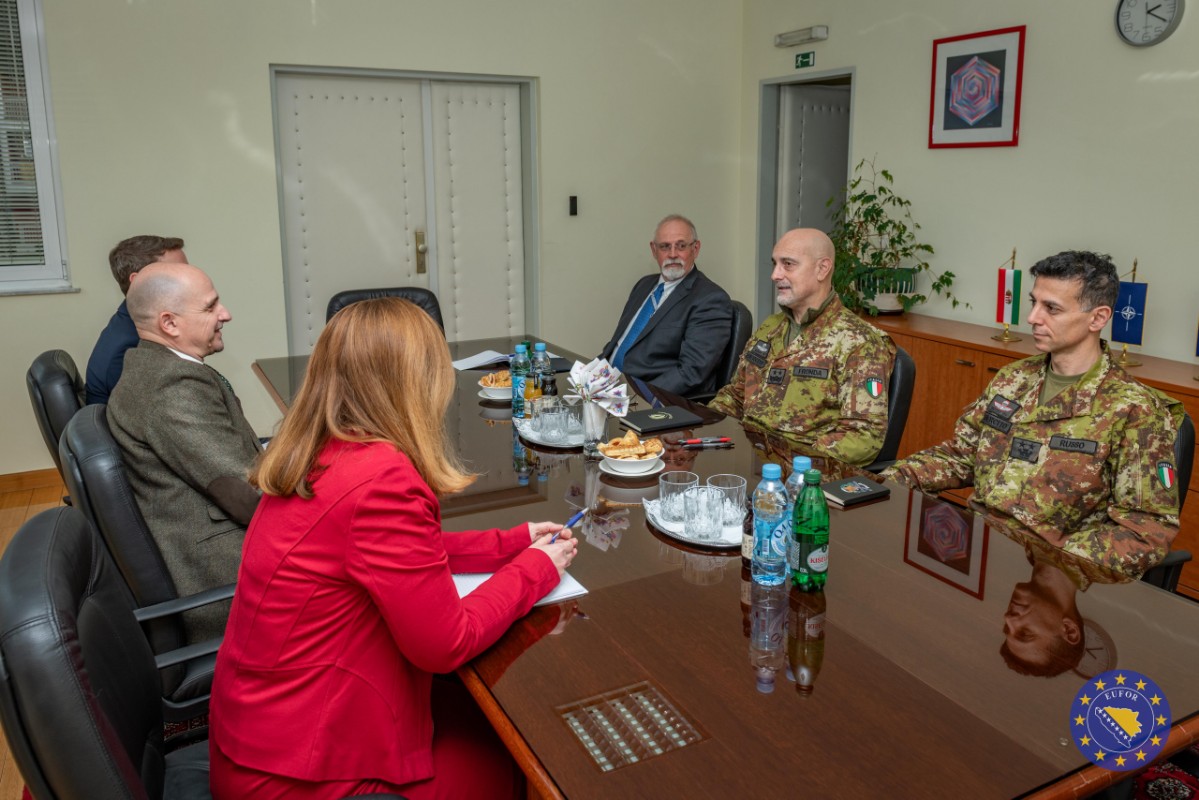 EUFOR Commander Meets Hungarian Ambassador