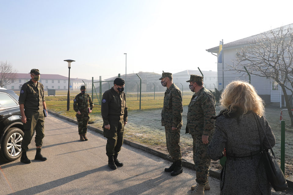 COMEUFOR visits Commander of Operations Command AFBiH