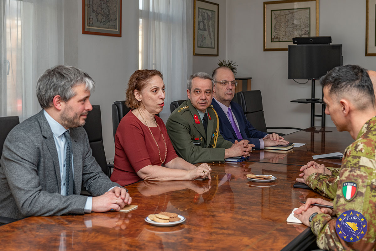 Com EUFOR meets Greek Ambassador