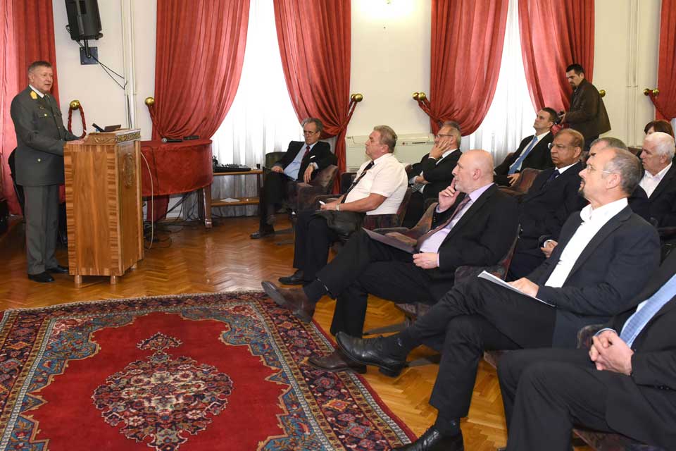 COM EUFOR gives lecture at the University of Sarajevo