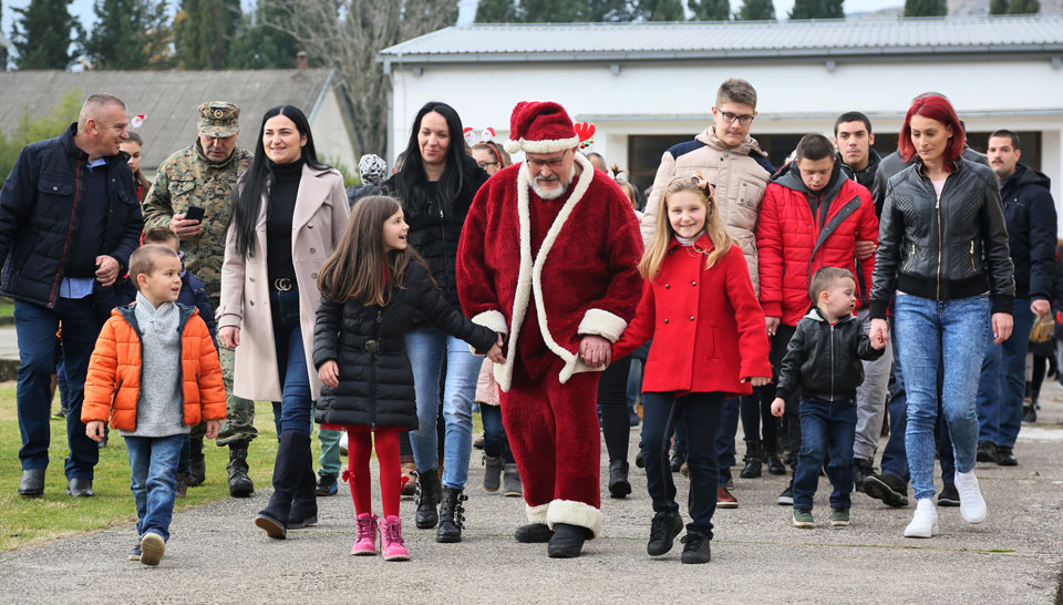 EUFOR escorts ‘Special Visitor’ to 4th Brigade AFBiH Children’s Charity Event